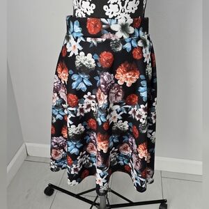 Metrowear Floral-Print Skirt Size XL